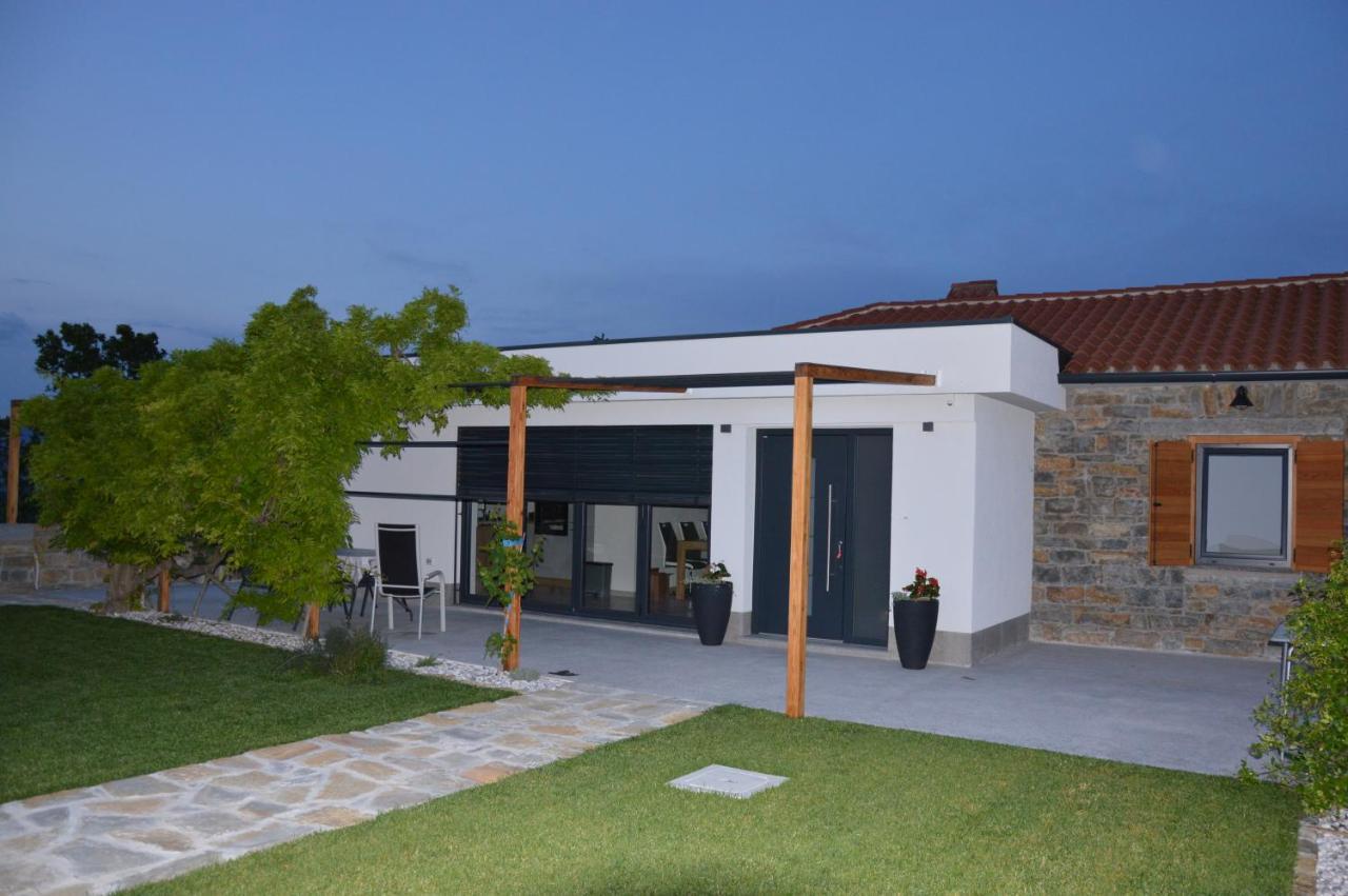 Casa Miranda - Family Comfort In A Quiet Area, Near The Sea, With Bbq And Free Parking Zgornje Skofije Luaran gambar