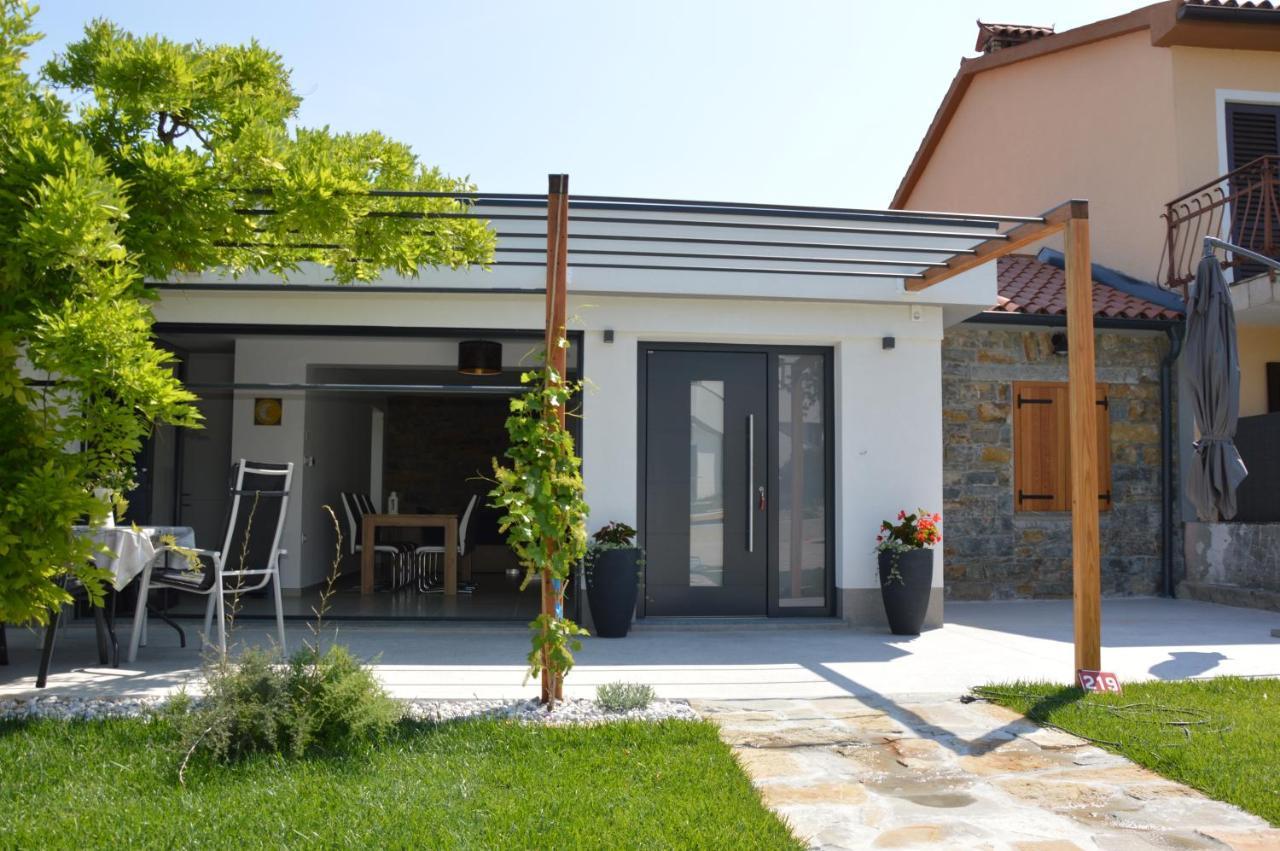 Casa Miranda - Family Comfort In A Quiet Area, Near The Sea, With Bbq And Free Parking Zgornje Skofije Luaran gambar